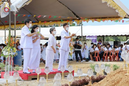 ภาพ No.76233:พิธีกลั่นแผ่นดินสร้างมหาเจดีย์ปัตตานี , พิธีตักบาตรแด่พระภิกษุสงฆ์ 159 รูป ,  พิธีทอดผ้าป่า , พิธีโปรยรัตนชาติ ,  พิธีจุดประทีปถวายเป็นพุทธบูชา ณ ศูนย์อบรมเยาวชนปัตตานี จ.ปัตตานี วันอาทิตย์ที่ 5 กุมภาพันธ์ พ.ศ.2566