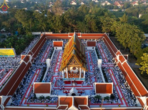 ภาพ No.197679:พิธีตักบาตรพระธรรมยาตรา ณ อนุสรณ์สถานลำดับที่ 4 สถานที่เกิดด้วยกายธรรม วัดโบสถ์(บน) ต.บางคูเวียง จ.นนทบุรี ในโครงการธรรมยาตรา กตัญญูบูชา มหาปูชนียาจารย์ พระมงคลเทพมุนี(สด จนฺทสโร) พระผู้ปราบมาร อนุสรณ์สถาน 7 แห่ง ปีที่ 13 วันที่ 19 มกราคม พ.ศ. 2568