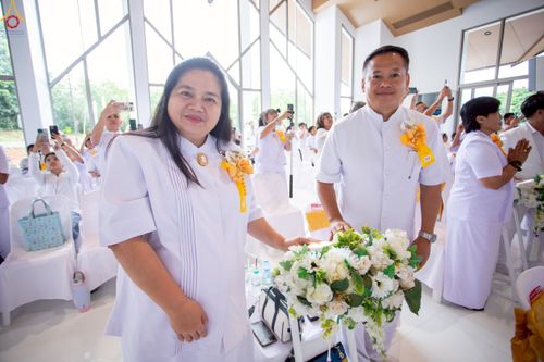 ภาพ No.239433:วันอาทิตย์ที่ 17 สิงหาคม พ.ศ. 2568 พิธีกดปุ่มอัญเชิญรูปเหมือน พระมงคลเทพมุนี (สด จันทสโร)  ณ มหาวิหารแก้วพระมงคลเทพมุนี  ศูนย์ปฏิบัติธรรมแก้วเมืองเลย