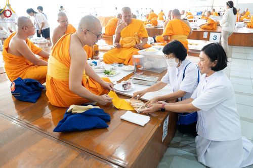 ภาพ No.152020:พิธีบุพเปตพลี ครั้งที่ 155 ร่วมอุทิศบุญแด่หมู่ญาติที่ล่วงลับไปแล้ว และสืบทอดอายุพระพุทธศาสนา วันจันทร์ที่ 2 กันยายน พ.ศ. 2567 (วันพระ แรม 14 ค่ำ เดือน 9) ณ หอฉันคุณยายอาจารย์ฯ วัดพระธรรมกาย