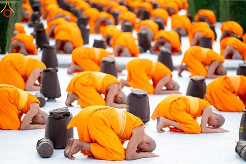 ภาพ No.186965:พระธรรมยาตราปฏิบัติธรรม และถ่ายภาพหมู่ประวัติศาสตร์ ปีที่ 13 ณ ลานทิศตะวันออก มหาวิหารพระมงคลเทพมุนี วัดพระธรรมกาย จ.ปทุมธานี วันเสาร์ที่ 28 ธันวาคม พ.ศ. 2567