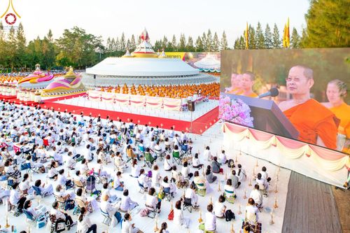 ภาพ No.192684:พิธีจุดประทีปถวายเป็นพุทธบูชา และบูชาธรรมมหาปูชนียาจารย์ ณ อนุสรณ์สถานคลองบางนางแท่น อ.สามพราน จ.นครปฐม ในโครงการธรรมยาตรา กตัญญูบูชา มหาปูชนียาจารย์ พระมงคลเทพมุนี(สด จนฺทสโร) พระผู้ปราบมาร อนุสรณ์สถาน 7 แห่ง ปีที่ 13 วันที่ 10 มกราคม พ.ศ. 2568