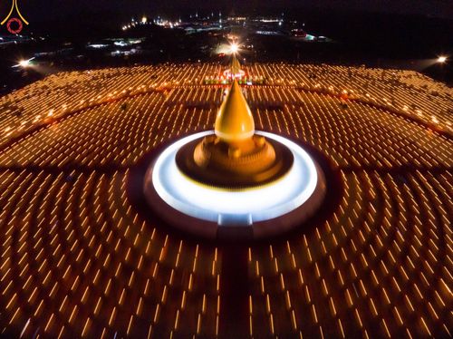 ภาพ No.129645:พิธีจุดประทีป 10,000 ดวง น้อมถวายเป็นพุทธบูชา ณ มหารัตนเจดีย์สิริปทุมสวรรค์ (เจดีย์อริยพุทธะ 5 พระองค์) ศูนย์ปฏิบัติธรรมภาคใต้ อ.บางกล่ำ จ.สงขลา  วันที่ 10 มีนาคม พ.ศ. 2567