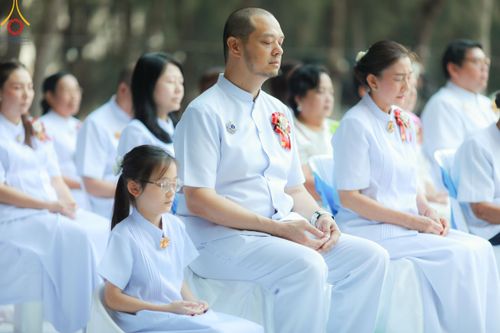 ภาพ No.107416:พิธีตักบาตรพระธรรมยาตราฯ ในโครงการธรรมยาตรากตัญญูบูชา มหาปูชนียาจารย์ พระมงคลเทพมุนี(สด จนฺทสโร) พระผู้ปราบมาร ปีที่ 12 ณ อนุสรณ์สถานมหาวิหารพระมงคลเทพมุนี อ.สองพี่น้อง จ.สุพรรณบุรี วันที่ 7 มกราคม พ.ศ. 2567