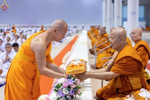 ภาพ No.57995:พิธีมุทิตาสักการะพระสังฆาธิการ ผู้ที่ได้รับพระราชทานเลื่อนและตั้งสมณศักดิ์ ปีพุทธศักราช 2567 วันอาทิตย์ที่ 28 เมษายน พ.ศ. 2567 ณ วัดพระธรรมกาย จ.ปทุมธานี