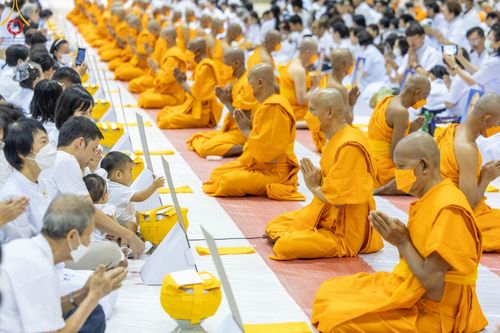 ภาพ No.101702:พิธีขอบรรพชา, พิธีขอสรณคมน์และศีล, พิธีถวายบาตร ในโครงการอุปสมบทหมู่ รุ่นบูชาธรรมมหาปูชนียาจารย์ ณ วัดพระธรรมกาย วันที่ 9 ธันวาคม พ.ศ. 2566