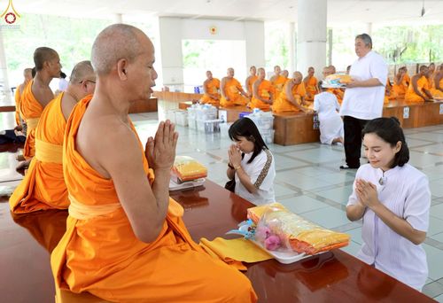 ภาพ No.231939:วันที่ 5 กรกฎาคม พ.ศ. 2568 พิธีถวายภัตตาหารเมนูสวรรค์ เพื่อการบรรลุธรรม ณ หอฉันคุณยายอาจารย์ฯ วัดพระธรรมกาย