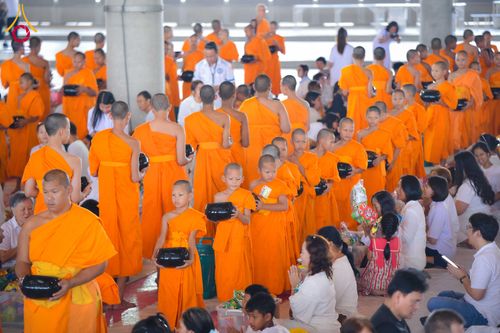 ภาพ No.320770:วันที่ 11 เมษายน พ.ศ.2569 พิธีตักบาตรฉลองสามเณรใหม่ โครงการบรรพชาสามเณรกล้าตะวัน ณ มหารัตนวิหาคด คอร์ 25 ชั้น 2 วัดพระธรรมกาย