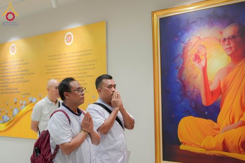 ภาพ No.326770:วันที่ 27-30 เมษายน พ.ศ.2569 ต้อนรับชาวต่างชาติจากประเทศมาเลเซีย ฝรั่งเศส เมียนมาร์ และศรีลังกา  เยี่ยมชมวัดพระธรรมกาย