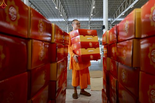 ภาพ No.320584:วันที่ 10 เมษายน พ.ศ.2569 การเตรียมกล่องไทยธรรม เพื่องานถวายมหาสังฆทาน 40,000 กว่าวัดทั่วประเทศ วันคุ้มครองโลก 22 เมษายน พ.ศ.2569 วัดพระธรรมกาย