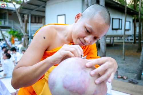 ภาพ No.319805:วันอาทิตย์ที่ 5 เมษายน พ.ศ.2569 พิธีตัดปอยผม และปลงผมนาคธรรมทายาท โครงการบรรพชาและอุปสมบทหมู่ รุ่นบูชาธรรม 82 ปี หลวงพ่อธัมมชโย