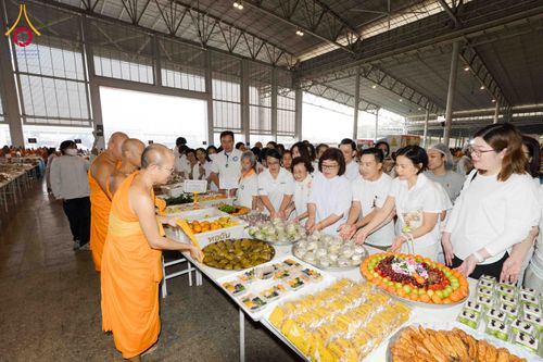 ภาพ No.306978:วันที่ 31 มกราคม พ.ศ. 2569 พิธีถวายภัตตาหารเป็นสังฆทาน แด่พระธรรมยาตรา ณ วัดพระธรรมกาย  จังหวัดปทุมธานี ในโครงการธรรมยาตรา กตัญญูบูชา มหาปูชนียาจารย์ พระมงคลเทพมุนี(สด จนฺทสโร) พระผู้ปราบมาร อนุสรณ์สถาน 7 แห่ง ปีที่ 14