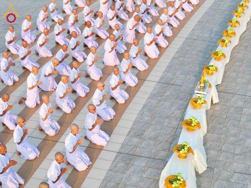 ภาพ No.320866:วันเสาร์ที่ 11 เมษายน พ.ศ.2569 พิธีเวียนประทักษิณ พิธีวันทาเจดีย์ โครงการอุปสมบทหมู่ บูชาธรรมหลวงพ่อธัมมชโย พ.ศ.2569 โครงการอุปสมบทหมู่ธรรมทายาท ระดับอุดมศึกษา รุ่น 53 (ภาคฤดูร้อน) ณ วัดพระธรรมกาย ปทุมธานี