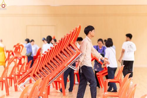 ภาพ No.322776:วันที่ 15-18 เมษายน พ.ศ.2569 การเเตรียมโต๊ะฉัน , เตรียมจุดพักค้าง , เรียงเก้าอี้ , เรียงกล่องไทยธรรม  เพื่องานถวายมหาสังฆทาน 40,000 กว่าวัดทั่วประเทศ วันคุ้มครองโลก 22 เมษายน พ.ศ.2569 วัดพระธรรมกาย