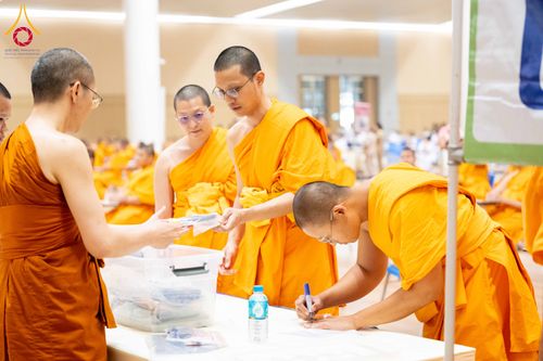 ภาพ No.309479:วันที่ 12 กุมภาพันธ์ พ.ศ. 2569 การสอบบาลีสนามหลวง ประจำปี 2569 ประโยค 1-2, ป.ธ.3/ ประโยค บ.ศ.1-2, บ.ศ.3 ณ สนามสอบประจำจังหวัดปทุมธานี แห่งที่ 2  วัดพระธรรมกาย อ.คลองหลวง จ.ปทุมธานี