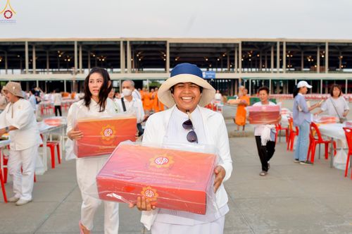 ภาพ No.323148:วันที่ 19 เมษายน พ.ศ.2569 การเรียงกล่องไทยธรรม , เตรียมงานจราจร เพื่องานถวายมหาสังฆทาน 40,000 กว่าวัดทั่วประเทศ วันคุ้มครองโลก 22 เมษายน พ.ศ.2569 วัดพระธรรมกาย