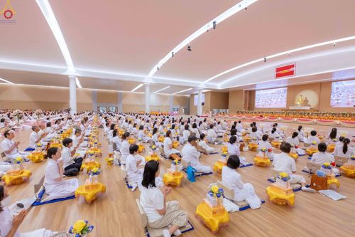 ภาพ No.343620:วันที่ 16 สิงหาคม พ.ศ.2569 พิธีถวายคิลานเภสัช และอุปกรณ์ทางการแพทย์ ณ ห้องแก้วสารพัดนึก2 วัดพระธรรมกาย