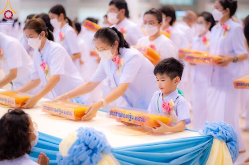 ภาพ No.92308:พิธีทอดกฐินธรรมชัยเพื่อสร้างอาคาร 115 ปี คุณยายอาจารย์มหารัตนอุบาสิกาจันทร์ ขนนกยูง อาทิตย์ต้นเดือนที่ 5 พฤศจิกายน พ.ศ. 2566 ณ วัดพระธรรมกาย จ.ปทุมธานี