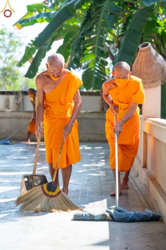ภาพ No.71726:พระธรรมยาตรา ปฏิบัติศาสนกิจ ทำนุบำรุงศาสนสถาน, สวดธรรมจักร ,ปฏิบัติธรรม ร่วมกับชุมชน,นักเรียนเด็กดีวีสตาร์ และร่วมพิธีทอดผ้าป่าบำรุงศาสนสถาน ในโครงการธรรมยาตรากตัญญูบูชา มหาปูชนียาจารย์ พระมงคลเทพมุนี(สด จนฺทสโร) พระผู้ปราบมาร อนุสรณ์สถาน 7 แห่ง ปีที่ 11