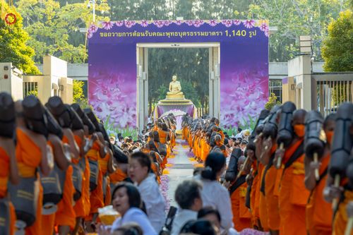 พิธีต้อนรับพระธรรมยาตรา ในโครงการธรรมยาตรากตัญญูบูชา มหาปูชนียาจารย์ พระมงคลเทพมุนี(สด จนฺทสโร) พระผู้ปราบมาร อนุสรณ์สถาน 7 แห่ง ปีที่ 12 วันที่ 3 มกราคม พ.ศ. 2567 ณ อนุสรณ์สถานโลตัสแลนด์ จ.สุพรรณบุรี