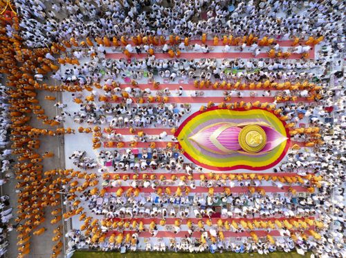 ภาพ No.297657:วันที่ 18 มกราคม พ.ศ. 2569 พิธีตักบาตรพระธรรมยาตรา ณ วัดโบสถ์บน ต.บางคูเวียง จ.นนทบุรี อนุสรณ์สถานลำดับที่ 4 สถานที่เกิดด้วยกายธรรม ในโครงการธรรมยาตรา กตัญญูบูชา มหาปูชนียาจารย์ พระมงคลเทพมุนี(สด จนฺทสโร) พระผู้ปราบมาร อนุสรณ์สถาน 7 แห่ง ปีที่ 14