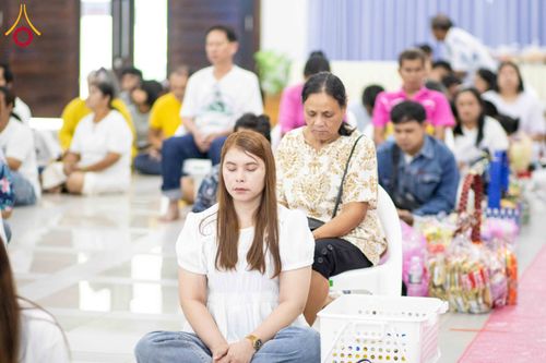 ภาพ No.321852:วันที่ 12 เมษายน พ.ศ.2569 ตักบาตรสงกรานต์ฉลองสามเณรใหม่  ณ ศูนย์ปฏิบัติธรรมระยอง(บ้านช่องลม)