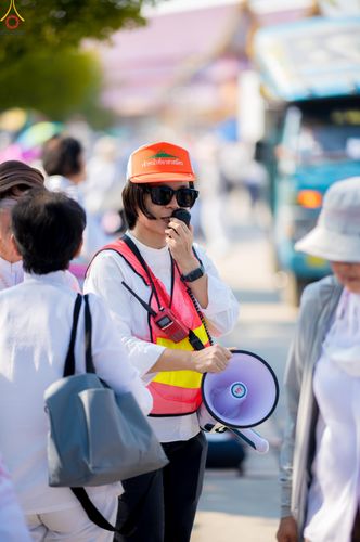 ภาพ No.300605:ภาพเบื้องหลังอาสาสมัครรวมใจ ชุดที่ 3 ในโครงการธรรมยาตรา กตัญญูบูชา มหาปูชนียาจารย์ พระมงคลเทพมุนี(สด จนฺทสโร) พระผู้ปราบมาร อนุสรณ์สถาน 7 แห่ง ปีที่ 14