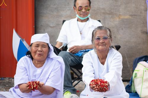 ภาพ No.294978:วันที่ 14 มกราคม พ.ศ. 2569 พิธีต้อนรับพระธรรมยาตรา อนุสรณ์สถานลำดับที่ 4  สถานที่เกิดด้วยกายธรรม ณ วัดโบสถ์บน ต.บางคูเวียง จ.นนทบุรี ในโครงการธรรมยาตรา กตัญญูบูชา มหาปูชนียาจารย์ พระมงคลเทพมุนี(สด จนฺทสโร) พระผู้ปราบมาร อนุสรณ์สถาน 7 แห่ง ปีที่ 14