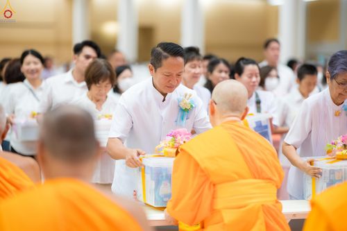 ภาพ No.280589:วันที่ 28 ธันวาคม พ.ศ.2568 พิธีถวายอุปกรณ์ทำความสะอาด ณ ห้องแก้วสารพัดนึก วัดพระธรรมกาย