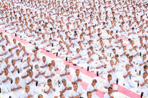 ภาพ No.340960:วันที่ 26 กรกฎาคม พ.ศ. 2569 โครงการพัฒนาคุณธรรม จริยธรรม สำหรับนักเรียนนายสิบตำรวจ (นสต.) รุ่นที่ 17 ศูนย์ฝึกอบรมตำรวจภูธรภาค 1 ได้จัดกิจกรรม ตักบาตรเพื่อน้อมอุทิศถวายเพื่อเป็นพระราชกุศลฯ  และปฏิบัติธรรม ติวธรรมมะ ณ ศูนย์ปฏิบัติธรรมเวิล์ดพีช วัลเล่ย์ (Wo
