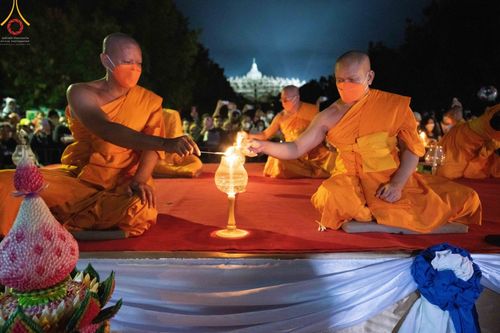 ภาพ No.46559:พิธีจุดโคมวิสาขประทีป วันวิสาขบูชา พ.ศ. 2565 ณ ประเทศอินโดนีเซีย
