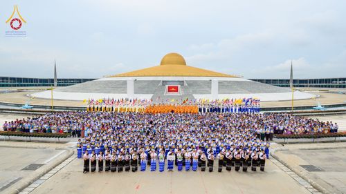 ภาพ No.52120:ประมวลภาพพิธีตักบาตรมิตรภาพไทย-เมียนมาร์ 105 รูป ณ วัดพระธรรมกาย