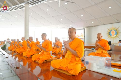 ภาพ No.315451:วันที่ 21 มีนาคม พ.ศ. 2569 พิธีถวายภัตตาหารเมนูสวรรค์ เพื่อการบรรลุธรรม ณ หอฉันคุณยายอาจารย์ฯ วัดพระธรรมกาย