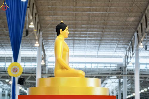 ภาพ No.83692:พิธีวางแผ่นจารึกชื่อและพิธีวางพวงมาลัยสักการะพระประธาน วันอาทิตย์ที่ 16 กรกฎาคม พ.ศ. 2566 ณ รัตนบัลลังก์ สภาธรรมกายสากล วัดพระธรรมกาย