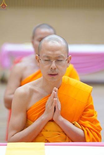 ภาพ No.343622:วันที่ 16 สิงหาคม พ.ศ.2569 พิธีถวายคิลานเภสัช และอุปกรณ์ทางการแพทย์ ณ ห้องแก้วสารพัดนึก2 วัดพระธรรมกาย