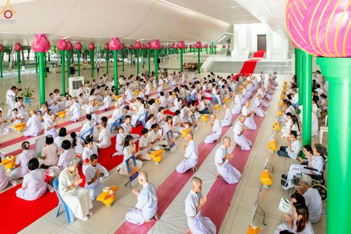 ภาพ No.350813:วันที่ 19 กันยายน พ.ศ.2569 พิธีบรรพชาอุปสมบท โครงการอุปสมบทหมู่บูชาธรรม ครบรอบ 109 ปี วันครูผู้ค้นพบวิชชาธรรมกาย ณ โบสถ์พระไตรปิฏก วัดพระธรรมกาย