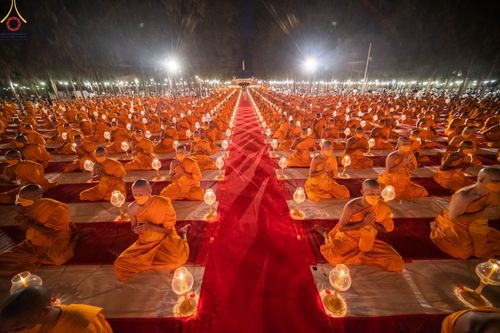 ภาพ No.69507:พิธีจุดประทีปถวายเป็นพุทธบูชา และบูชาธรรมมหาปูชนียาจารย์ ในโครงการธรรมยาตรากตัญญูบูชา มหาปูชนียาจารย์ พระมงคลเทพมุนี(สด จนฺทสโร) พระผู้ปราบมาร ปีที่ 11 ณ อนุสรณ์สถานมหาวิหารพระมงคลเทพมุนี อ.สองพี่น้อง จ.สุพรรณบุรี