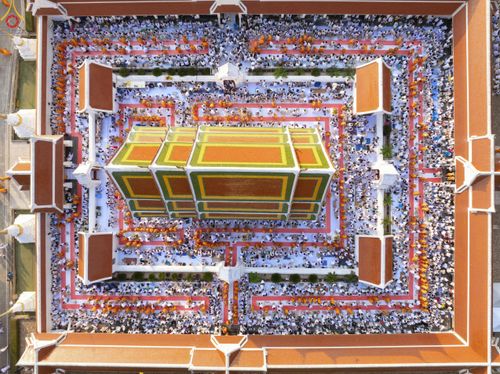 ภาพ No.297655:วันที่ 18 มกราคม พ.ศ. 2569 พิธีตักบาตรพระธรรมยาตรา ณ วัดโบสถ์บน ต.บางคูเวียง จ.นนทบุรี อนุสรณ์สถานลำดับที่ 4 สถานที่เกิดด้วยกายธรรม ในโครงการธรรมยาตรา กตัญญูบูชา มหาปูชนียาจารย์ พระมงคลเทพมุนี(สด จนฺทสโร) พระผู้ปราบมาร อนุสรณ์สถาน 7 แห่ง ปีที่ 14