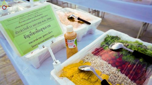 ภาพ No.70106:พิธีถวายภัตตาหารเป็นสังฆทาน แด่คณะพระธรรมยาตราฯ ในโครงการธรรมยาตราฯ ปีที่ 11 ณ อนุสรณ์สถานคลองบางนางแท่น อ.สามพราน จ.นครปฐม วันที่ 11 มกราคม พ.ศ. 2566