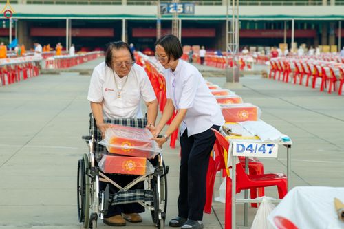 ภาพ No.322623:วันที่ 17 เมษายน พ.ศ.2569 การเรียงกล่องไทยธรรม เรียงน้ำดื่ม เรียงร่ม ณ ลานธรรมพระมหาธรรมกายเจดีย์ เพื่องานถวายมหาสังฆทาน 40,000 กว่าวัดทั่วประเทศ วันคุ้มครองโลก 22 เมษายน พ.ศ.2569 วัดพระธรรมกาย