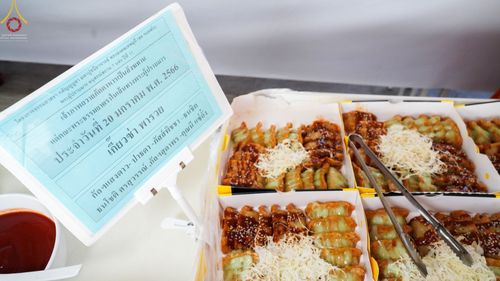 ภาพ No.72967:พิธีถวายภัตตาหารเป็นสังฆทาน แด่คณะพระธรรมยาตราฯ ในโครงการธรรมยาตรากตัญญูบูชา มหาปูชนียาจารย์ พระมงคลเทพมุนี(สด จนฺทสโร) พระผู้ปราบมาร อนุสรณ์สถาน 7 แห่ง ปีที่ 11 วันที่ 20 มกราคม พ.ศ. 2566