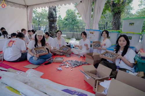 ภาพ No.331320:วันที่ 29 พฤษภาคม พ.ศ.2569 MBMI Tangerang (Majelis Agama Buddha Mahanikaya)  ได้มีการเตรียมงานเพื่อจัดงานวิสาขบูชานานาชาติ (ภาพชุดที่ 2)