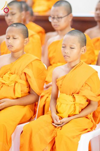 ภาพ No.321854:วันที่ 12 เมษายน พ.ศ.2569 ตักบาตรสงกรานต์ฉลองสามเณรใหม่  ณ ศูนย์ปฏิบัติธรรมระยอง(บ้านช่องลม)