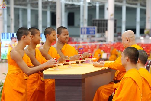 ภาพ No.339003:วันอาทิตย์ที่ 12 กรกฎาคม พ.ศ.2569 พิธีมุทิตาผู้สอบได้เปรียญธรรม ประโยค 1-2 ถึง ป.ธ.9 และ บ.ศ.1-2 ถึง บ.ศ.6 สำนักศาสนศึกษาวัดพระธรรมกาย ประจำปี 2569, พิธีมอบตราตั้งแต่งตั้งอาจารย์ใหญ่ สำนักศาสนศึกษาวัดพระธรรมกาย