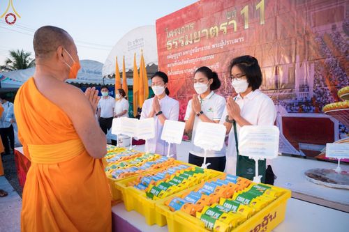 ภาพ No.72608:พิธีถวายภัตตาหารเป็นสังฆทาน แด่คณะพระธรรมยาตราฯ ในโครงการธรรมยาตรากตัญญูบูชา มหาปูชนียาจารย์ พระมงคลเทพมุนี(สด จนฺทสโร) พระผู้ปราบมาร อนุสรณ์สถาน 7 แห่ง ปีที่ 11 วันที่ 19 มกราคม พ.ศ. 2566