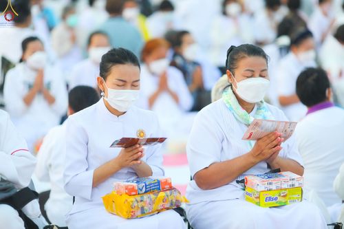 ภาพ No.72058:พิธีตักบาตรพระธรรมยาตราฯ ในโครงการธรรมยาตรากตัญญูบูชา มหาปูชนียาจารย์ พระมงคลเทพมุนี(สด จนฺทสโร) พระผู้ปราบมาร ปีที่ 11 ณ อนุสรณ์สถานลำดับที่ 3 สถานที่เกิดใหม่ในเพศสมณะ วัดสองพี่น้อง อ.สองพี่น้อง จ.สุพรรณบุรี วันที่ 18 มกราคม พ.ศ. 2566