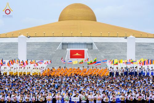 ภาพ No.52121:ประมวลภาพพิธีตักบาตรมิตรภาพไทย-เมียนมาร์ 105 รูป ณ วัดพระธรรมกาย