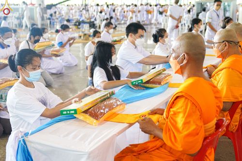 ภาพ No.48266:ประมวลภาพพิธีถวายผ้าอาบน้ำฝน และประทีปโคมไฟ เนื่องในวันอาสาฬหบูชา ประจำปี 2565