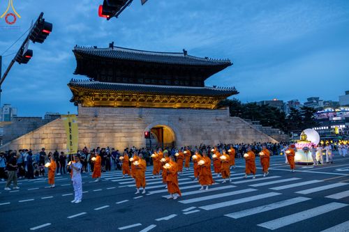 ภาพ No.81099:Lotus Lantern Festival 2023  เทศกาลโคมดอกบัว เนื่องในวันวิสาขบูชา   ของชาวพุทธทุกชาติ ทุกนิกาย ในสาธารณรัฐเกาหลีใต้ วันที่ 20-21 พฤษภาคม พ.ศ. 2566