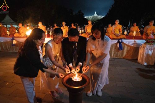 ภาพ No.46565:พิธีจุดโคมวิสาขประทีป วันวิสาขบูชา พ.ศ. 2565 ณ ประเทศอินโดนีเซีย